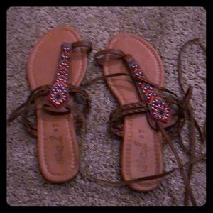 Cool 😎 sandals that tie up your leg